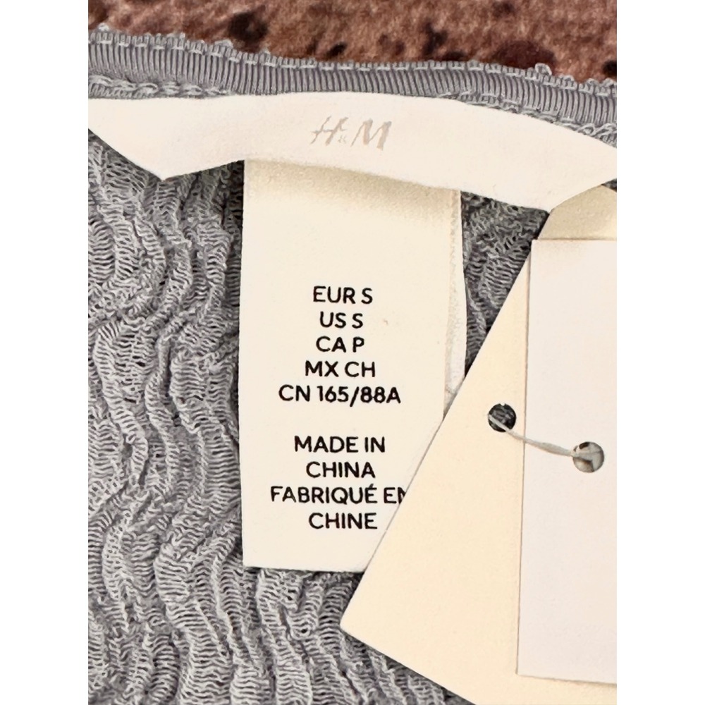 H&M Womens Light Grey Textured Crinkle Cap Sleeve Ruched Top Size S New NWT - Picture 3 of 11